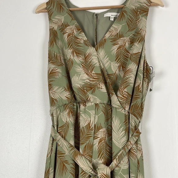 June & Hudson sleeveless V neck tree branch leave sage green tie belt jumpsuit 1 - Picture 4 of 10